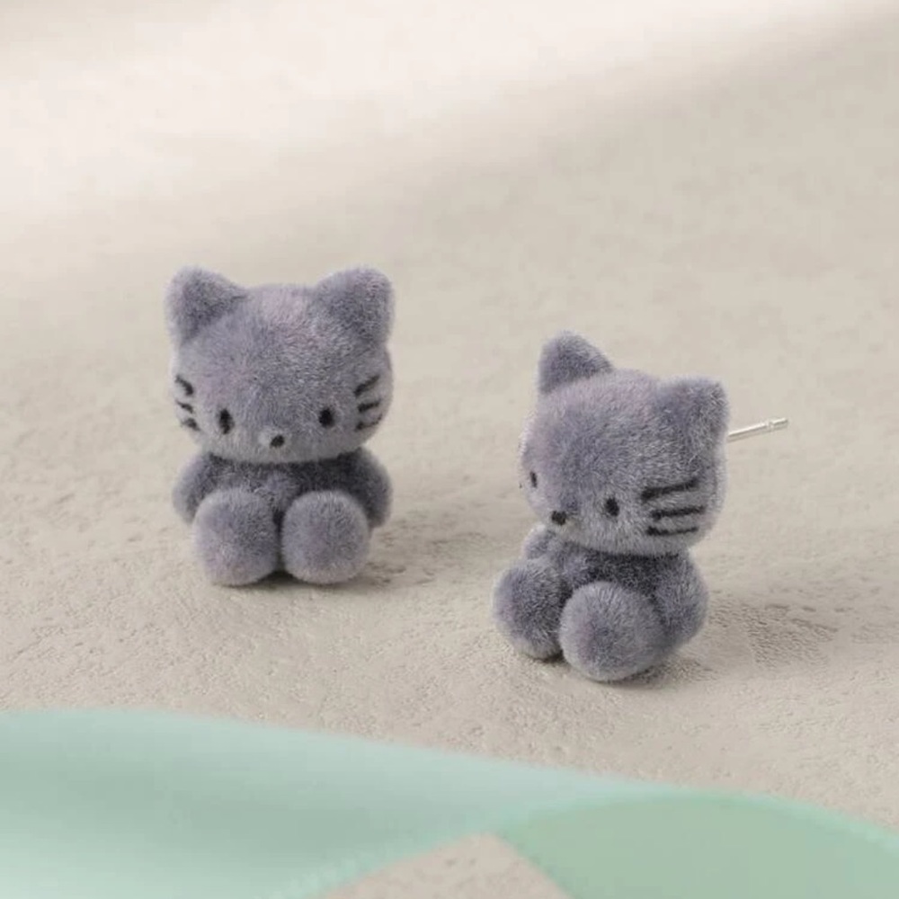 🐈 Super Adorable Retro 90s Y2K Soft Fuzzy Hello Kitty Studs 🐈 - Picture 1 of 3